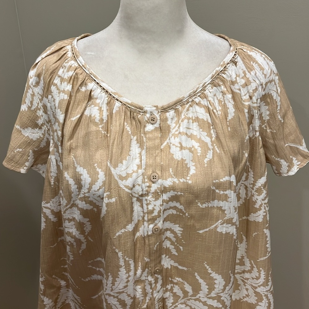 Wonderly Flutter Sleeve Leaf Print Button Down Blouse - Picture 2 of 7